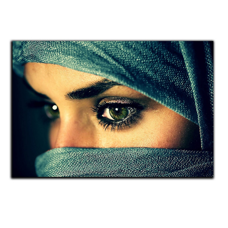 تابلو شاسی دنیای قاب طرح دختر صحرا و میکاپ اسموکی مدل SH-7377