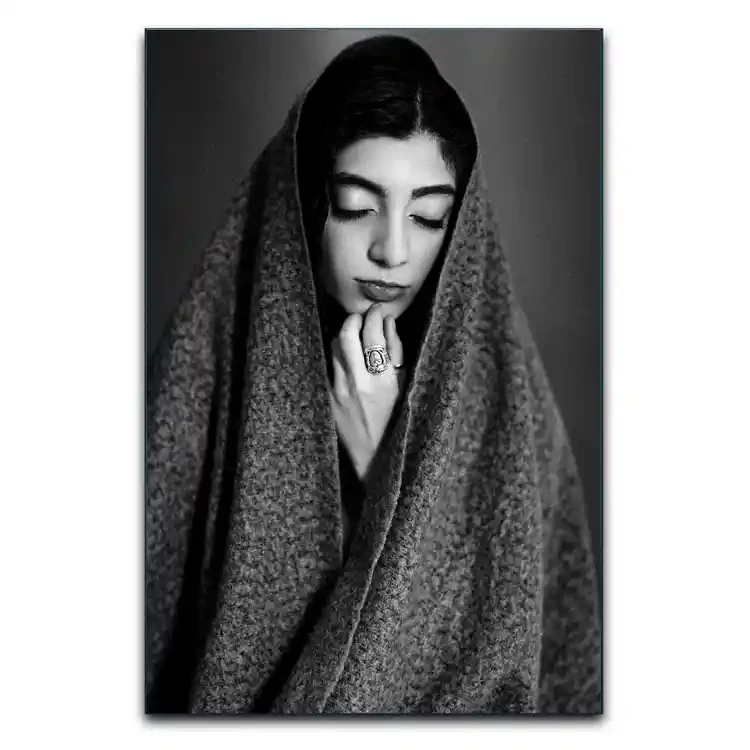 تابلو مینیمال دختر ایرانی